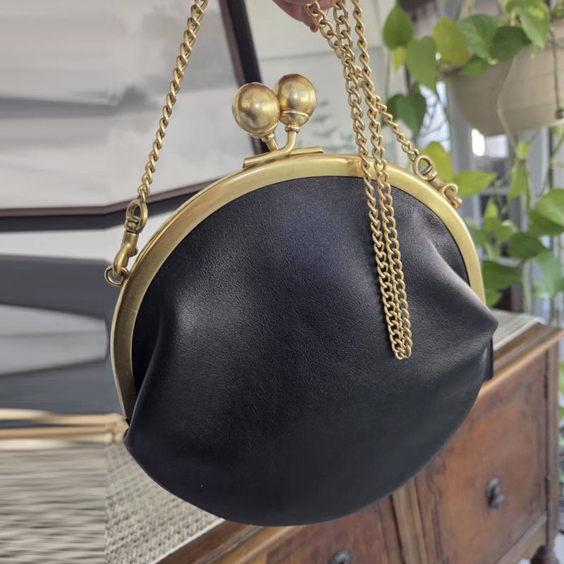 Luxury Bags Consignment - Kisslock Pouch 20cm Clutch Clip Bags