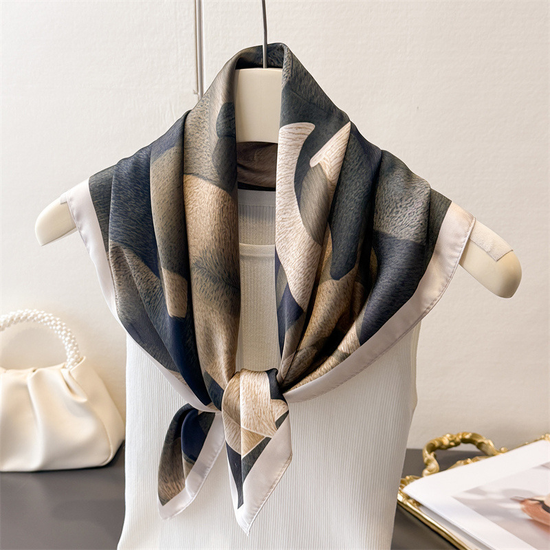70cm Luxury Silk Square Scarf  - Luxury Bags For Summer recension och pris