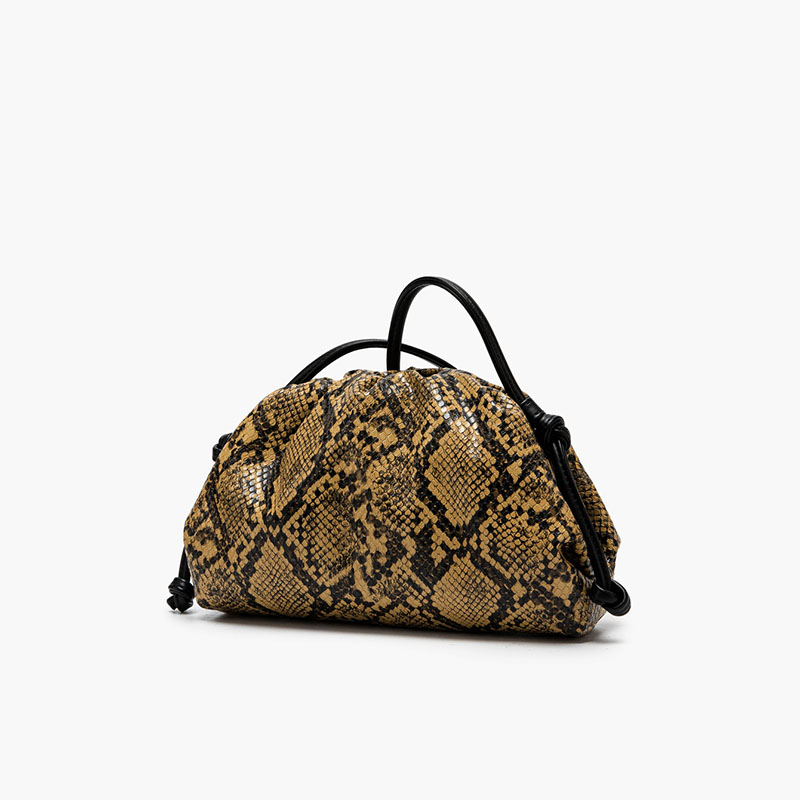 Ruched Serpentine Dumpling Bag - Luxury Bags Consignment recension och pris